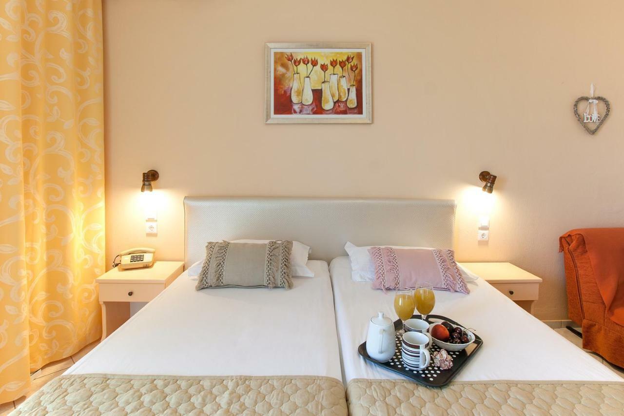 شاطئ ميغالي أموس Hotel Rea المظهر الخارجي الصورة