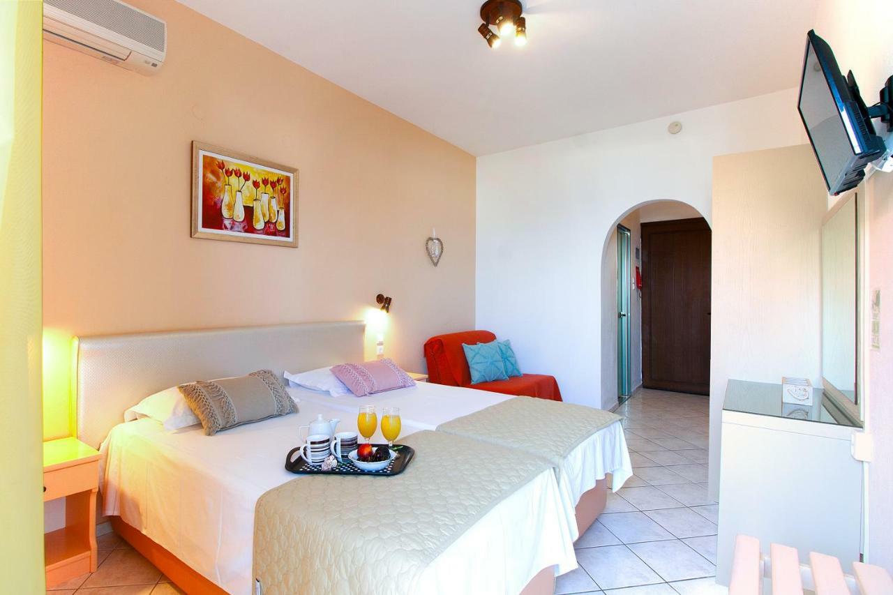 شاطئ ميغالي أموس Hotel Rea المظهر الخارجي الصورة
