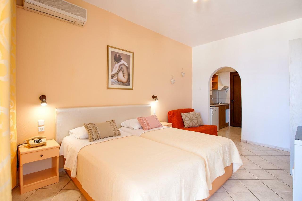 شاطئ ميغالي أموس Hotel Rea المظهر الخارجي الصورة