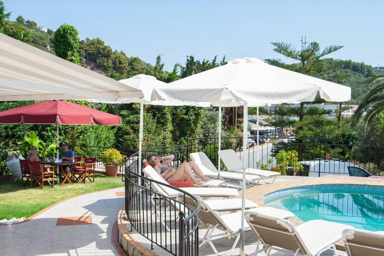 شاطئ ميغالي أموس Hotel Rea المظهر الخارجي الصورة